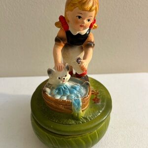 Vintage music box humble inspired figurine music still plays made in 1977